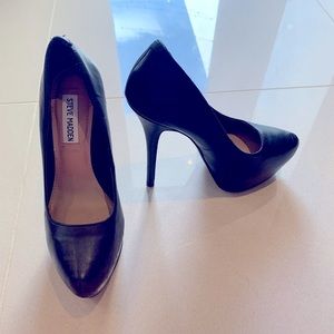 Steve Madden black pumps